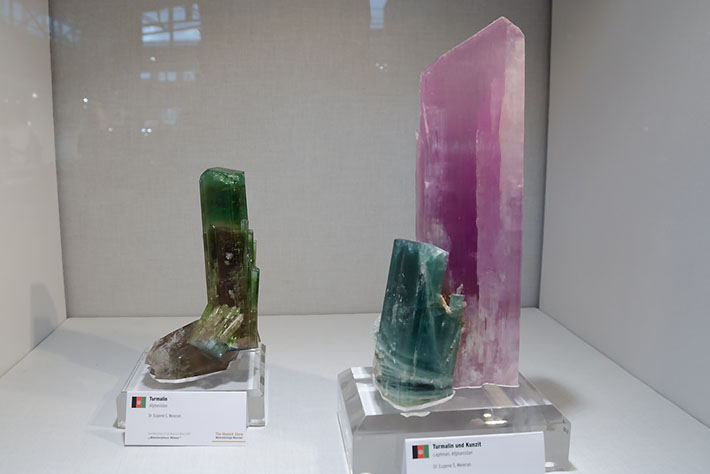 Elbaite and spodumene crystals from Afghanistan