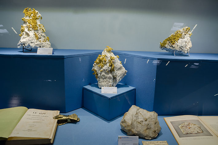 Native gold specimens from Brusson, Italy