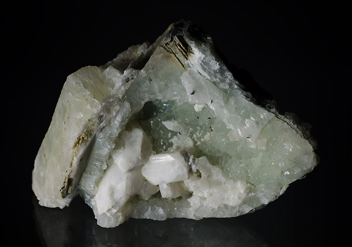 Alpine vein filled with prehnite and apophyllte crystals from Libodrice quarry in Czech Republic