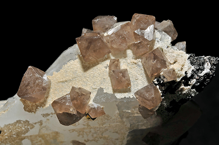 Scheelite crystals on quartz from Pingwu Beryl Mine, Sichuan Province, China